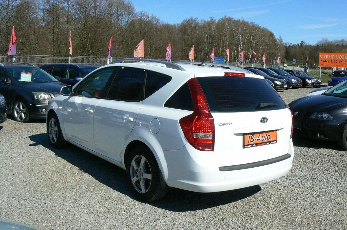 Kia Ceed 1.4 COMBI 2011 -1. MAJITEL ČR - 4