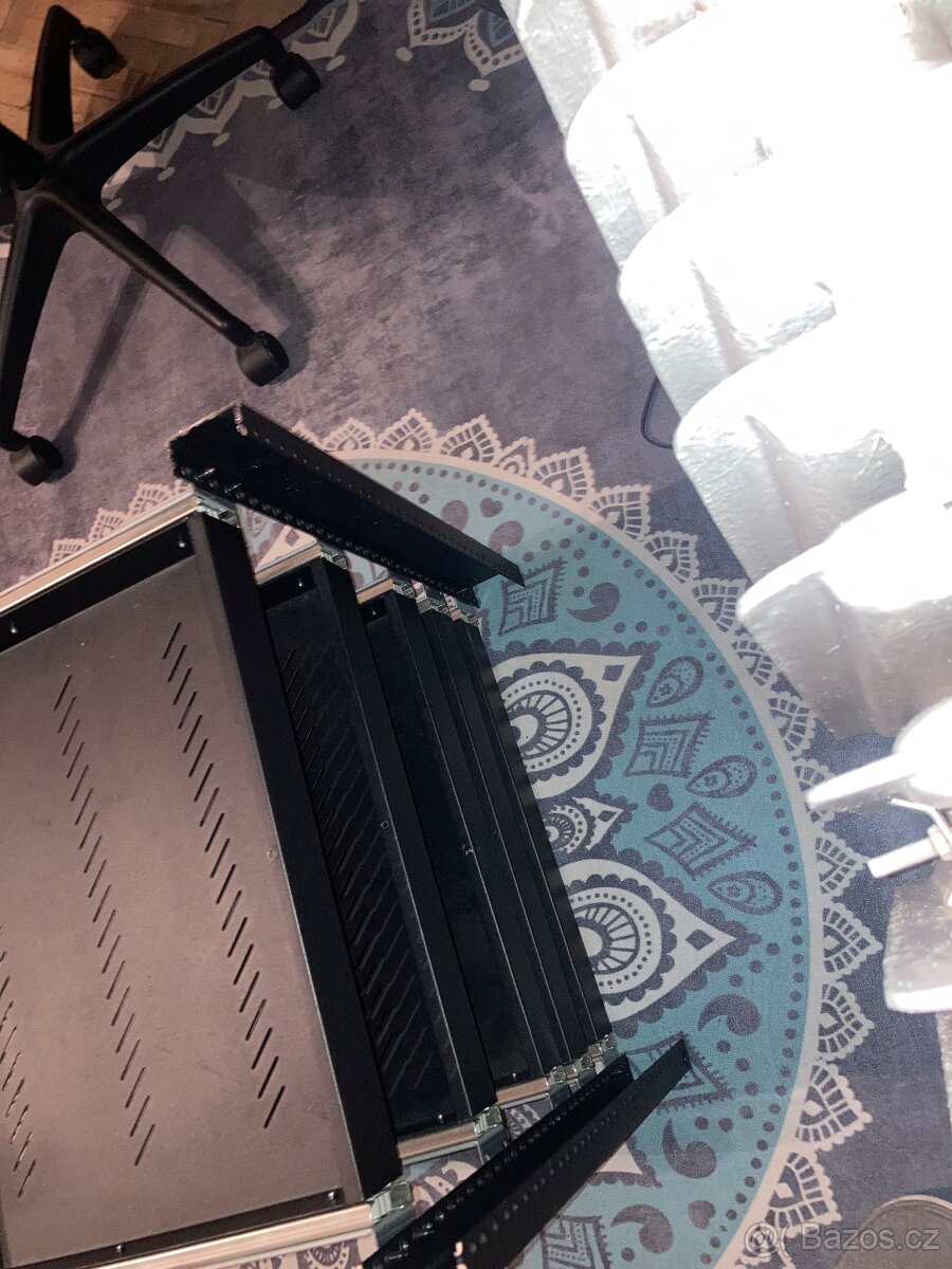 Prodám 5. Vysouvacích Šuplíků do 19 Racku + Lišty Racku - 4