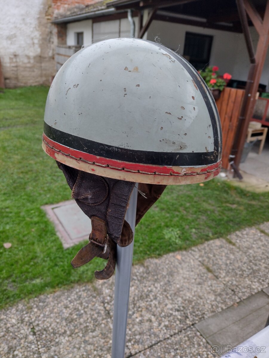 Retro helmy na motorku - 4
