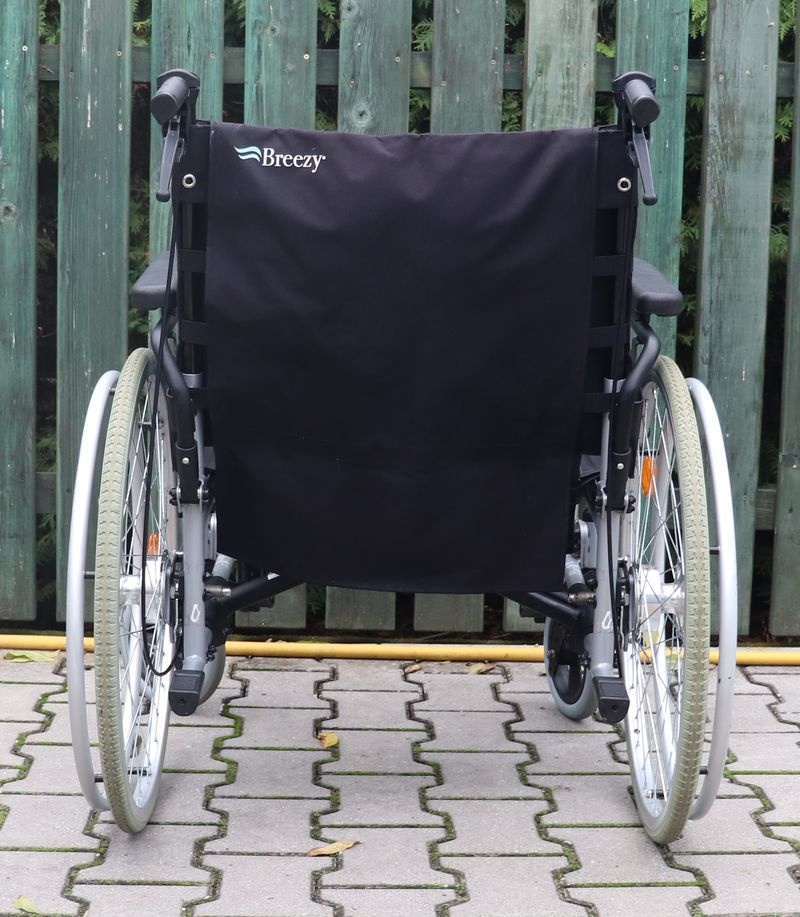 004-Mechanický invalidní vozík Breezy. - 4