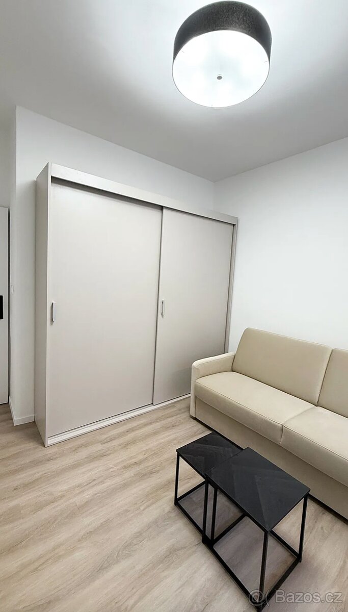 Prodej bytu 1+kk 18,2 m² Ortenovo náměstí - Holešovice - 4