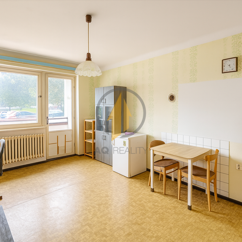 Prodej slunného bytu 3+1 o výměře 84 m² s prosklenou lodžií - 4
