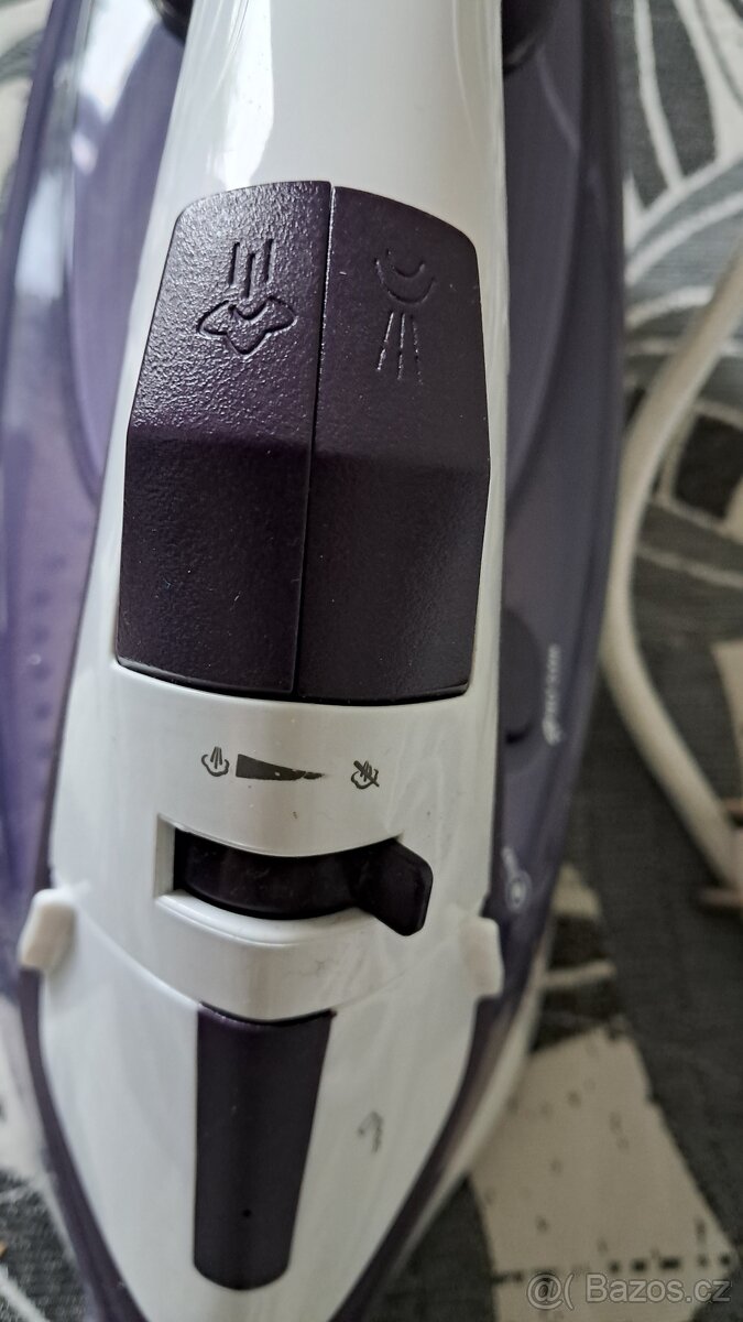 Napařovací žehlička ETA Tiara 0289, téměř nová - 4