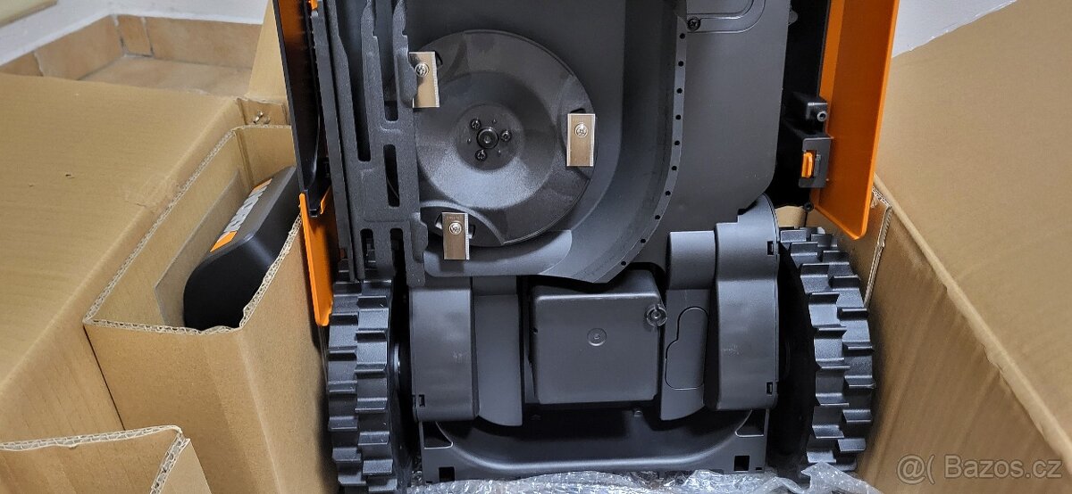 Robotická sekačka WORX na 700m2 - 4