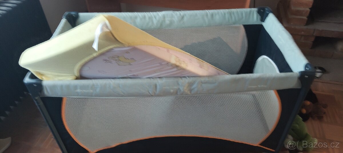 Cestovní postýlka s matrací čistá. - 4