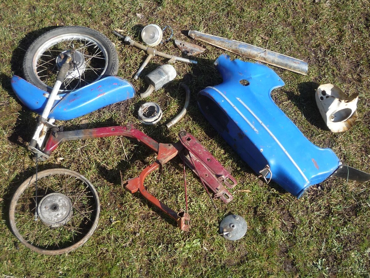 prodám náhradní díly na motorky, motor, kola, plechařina, .. - 4