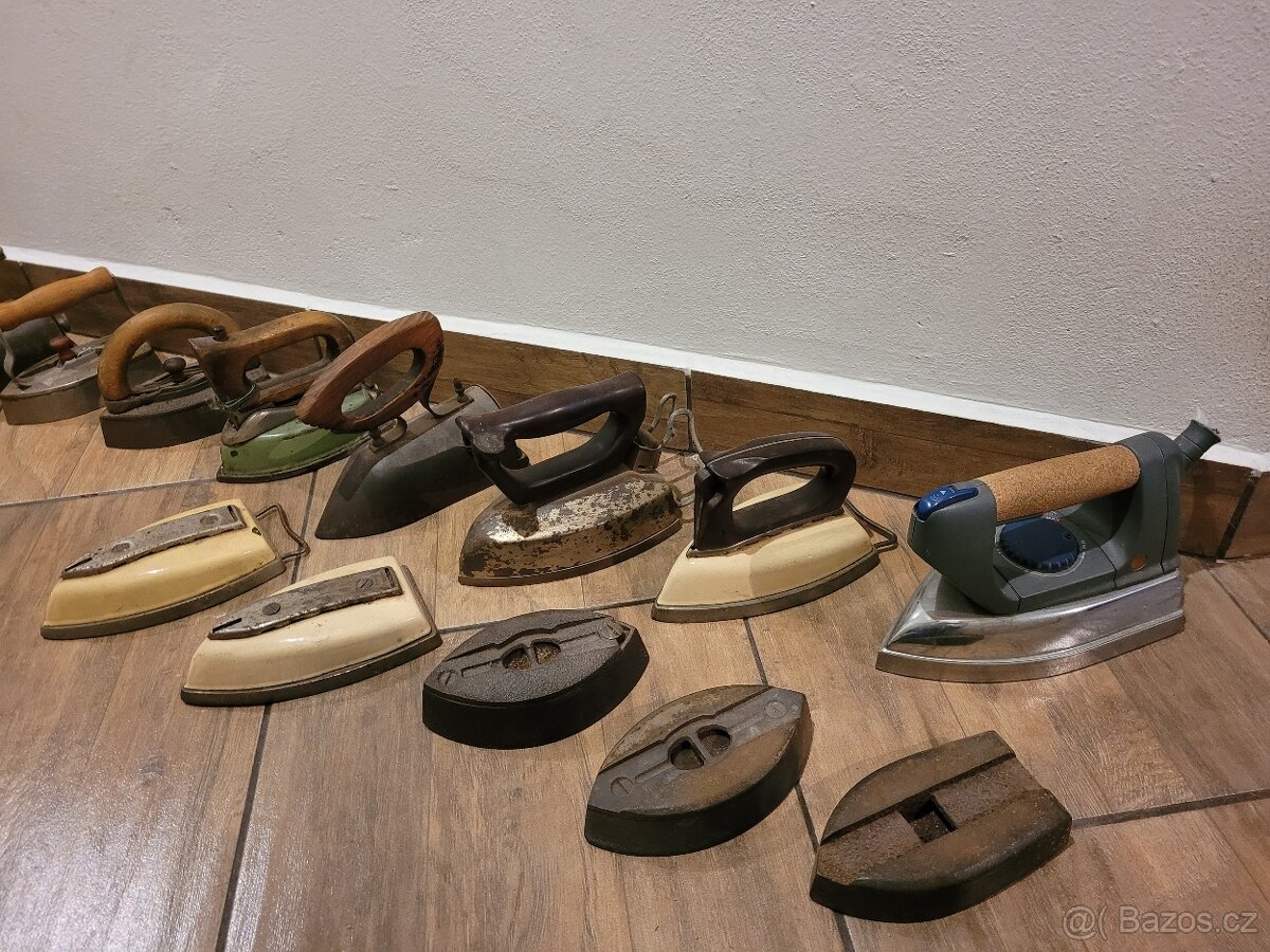sbírka starožitných žehliček - 4