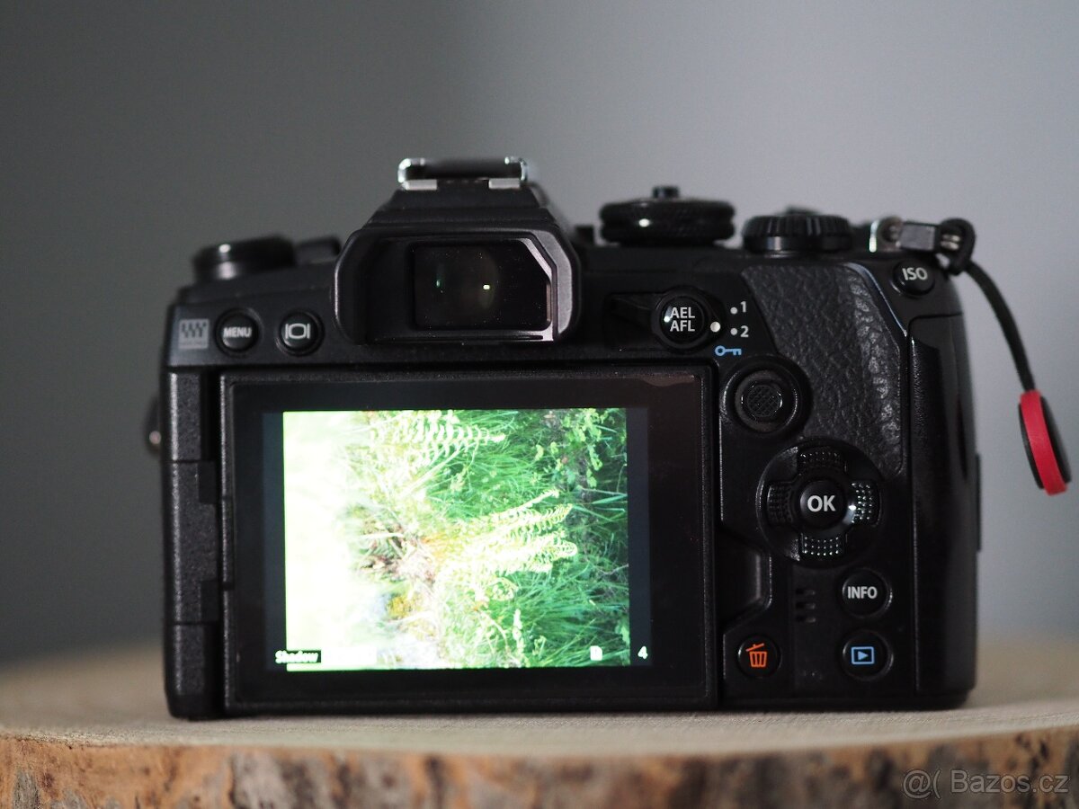 Olympus OM-D E-M1 mark III + bateriový grip - 4