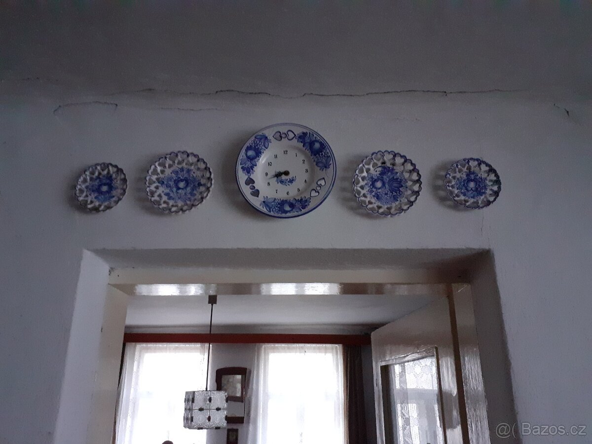 Keramika , růžový porcelán, sošky psů, obrazy - 4