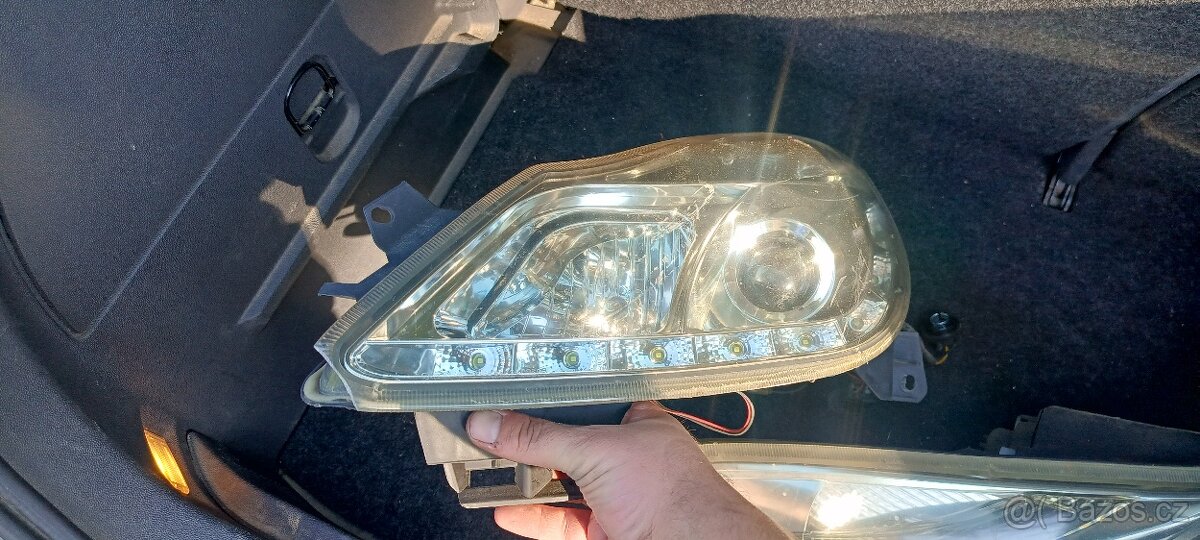 Opel Corsa D přední světla - 4