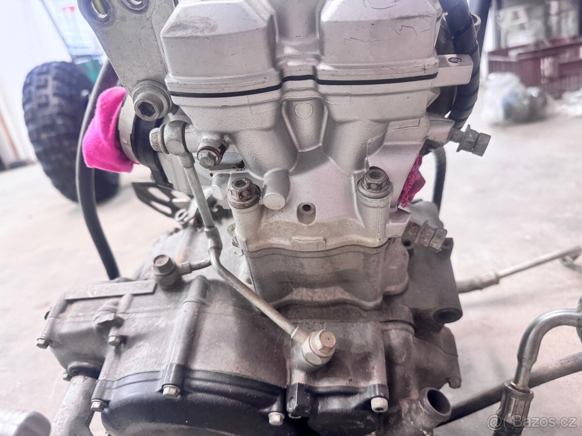 Motor Yamaha yzf 250 - 4