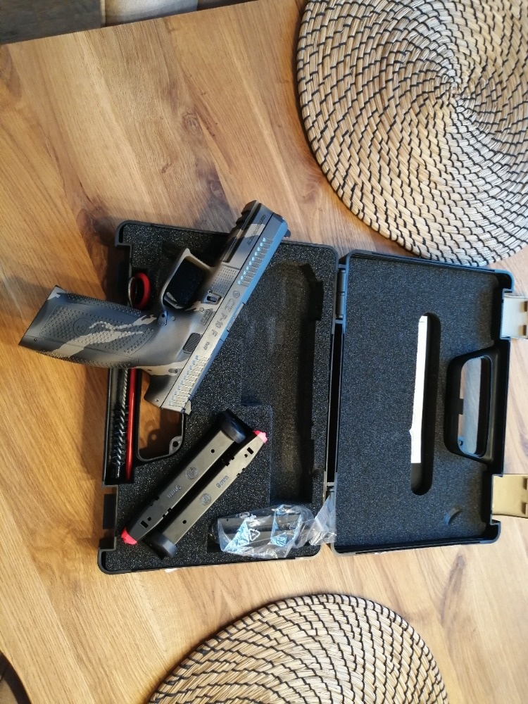 Prodám pistoli CZ P-10 F 9 mm Luger. Naprosto nová, nepoužit - 4