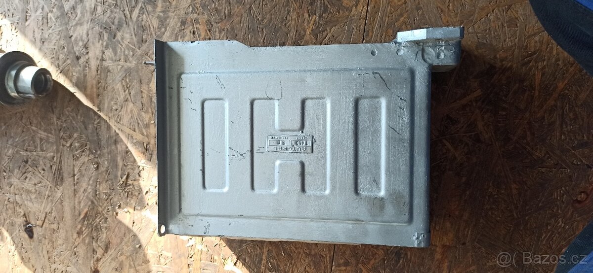 PRODÁM NA TATRA 613 OLEJOVÝ CHLADIČ - 4