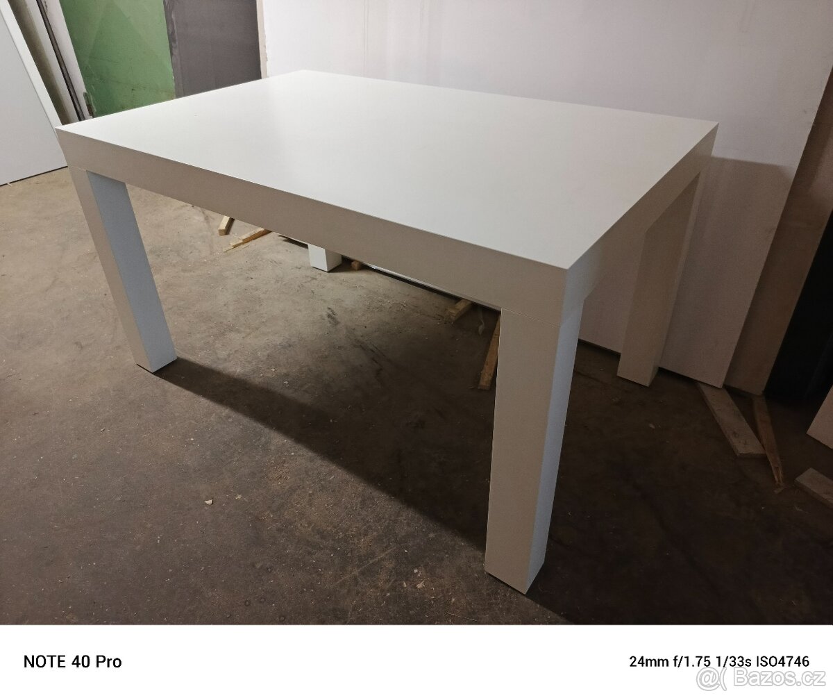 Jídelní stůl - 4