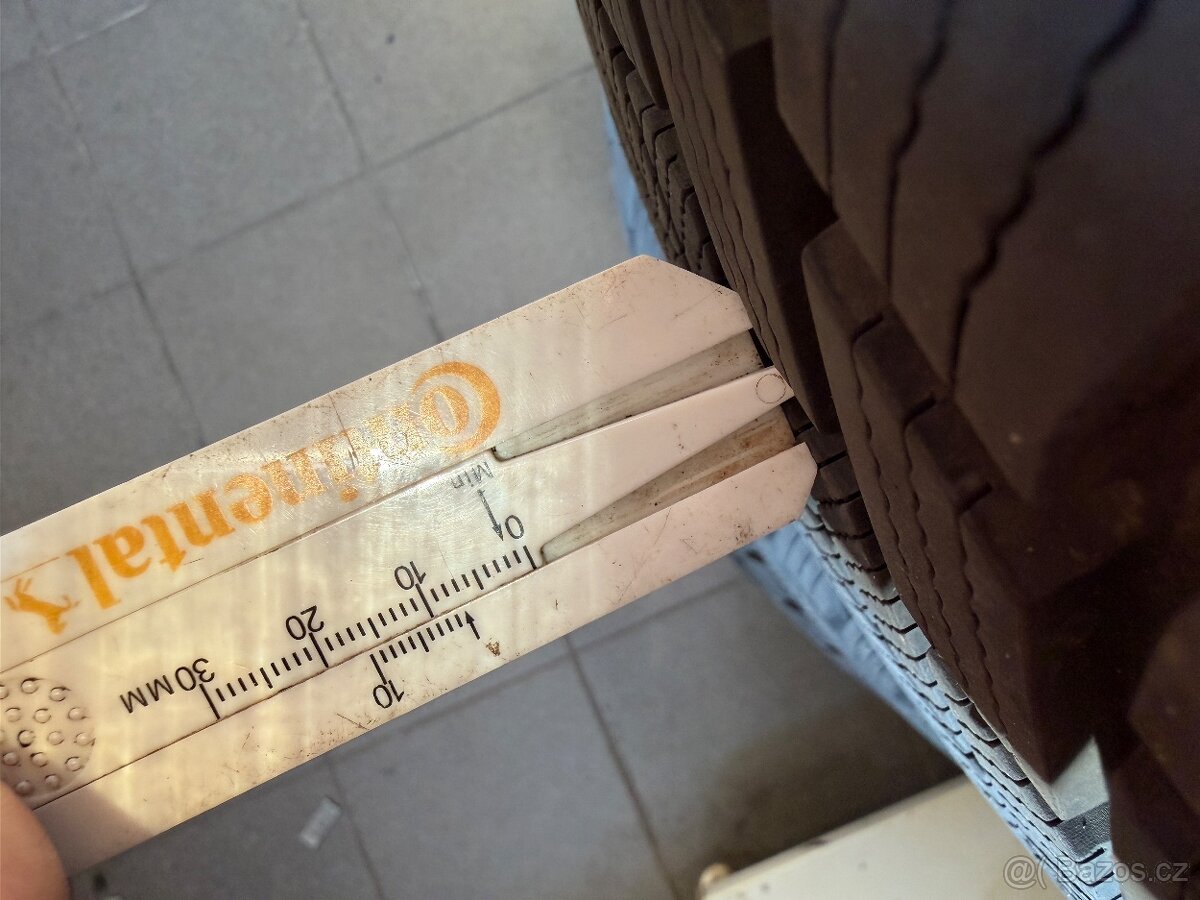 235/50/19 - 4