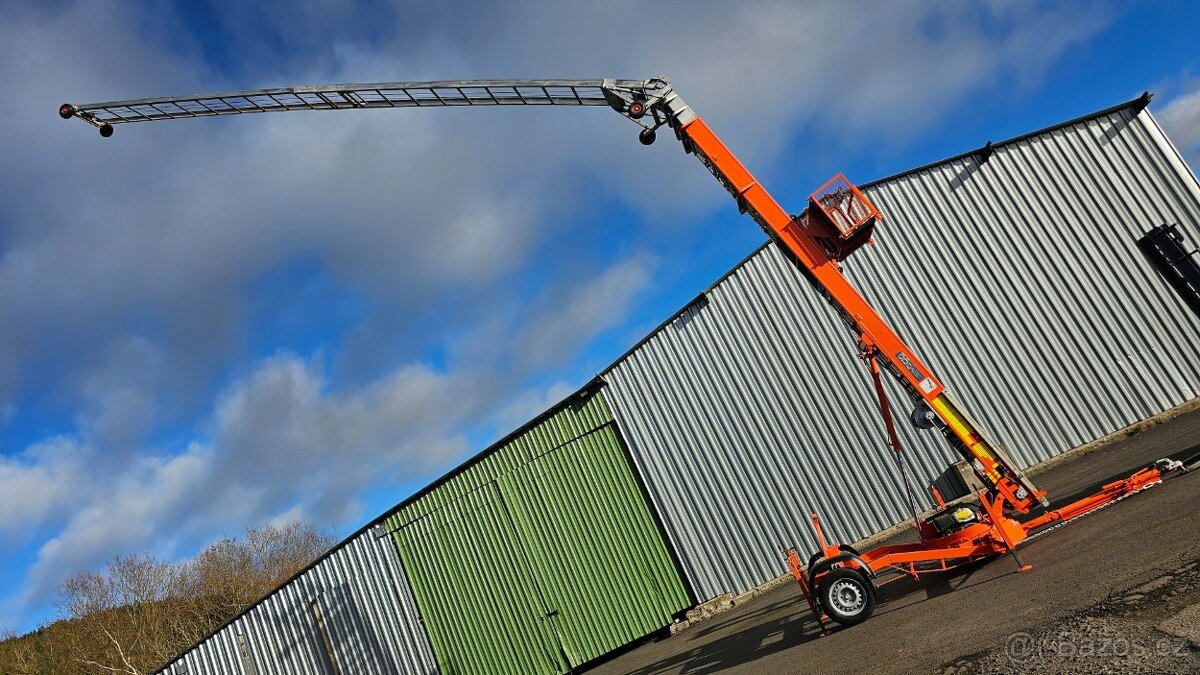 Stavební výtah BÖCKER 31m, kloub 11m - motor HONDA - CZ SPZ - 4