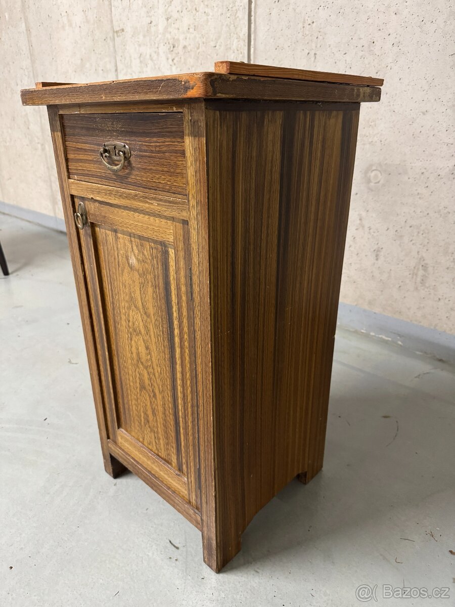 Starožitná skříňka - noční stolek - 4