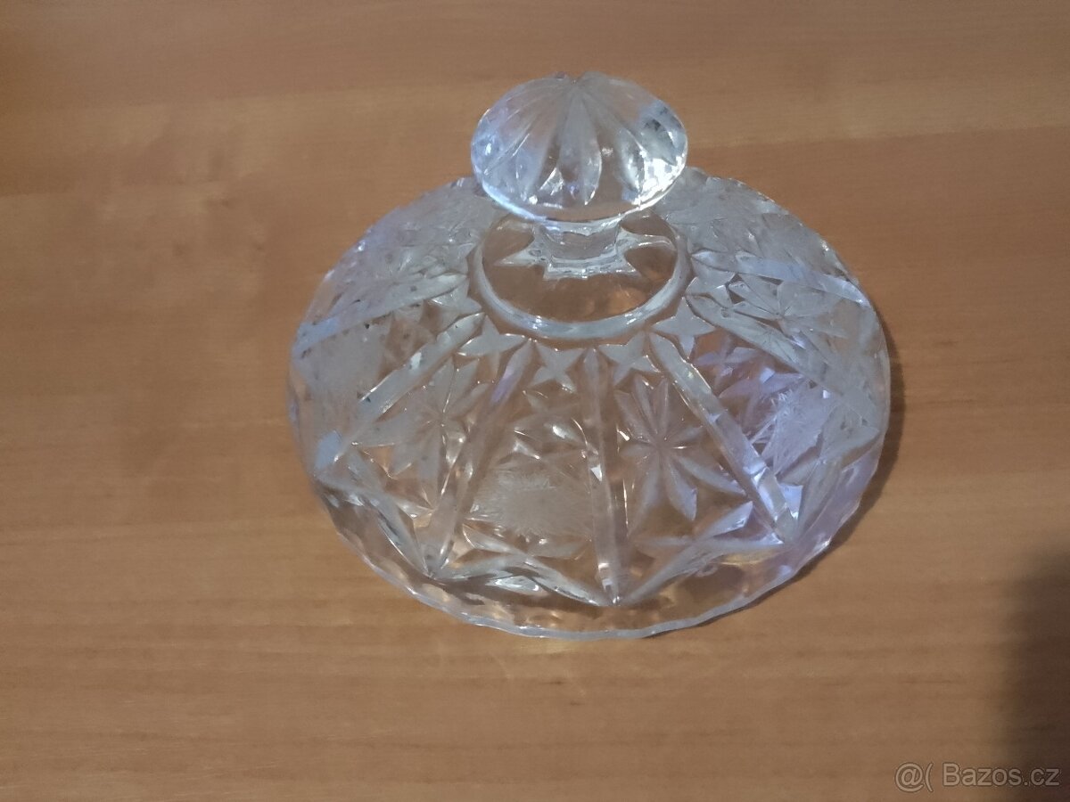 Krásná broušená skleněná dóza - 4