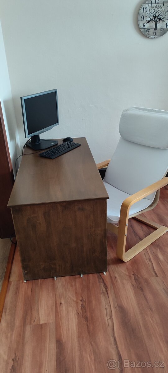 Stůl s velkou pracovní plochou - 4