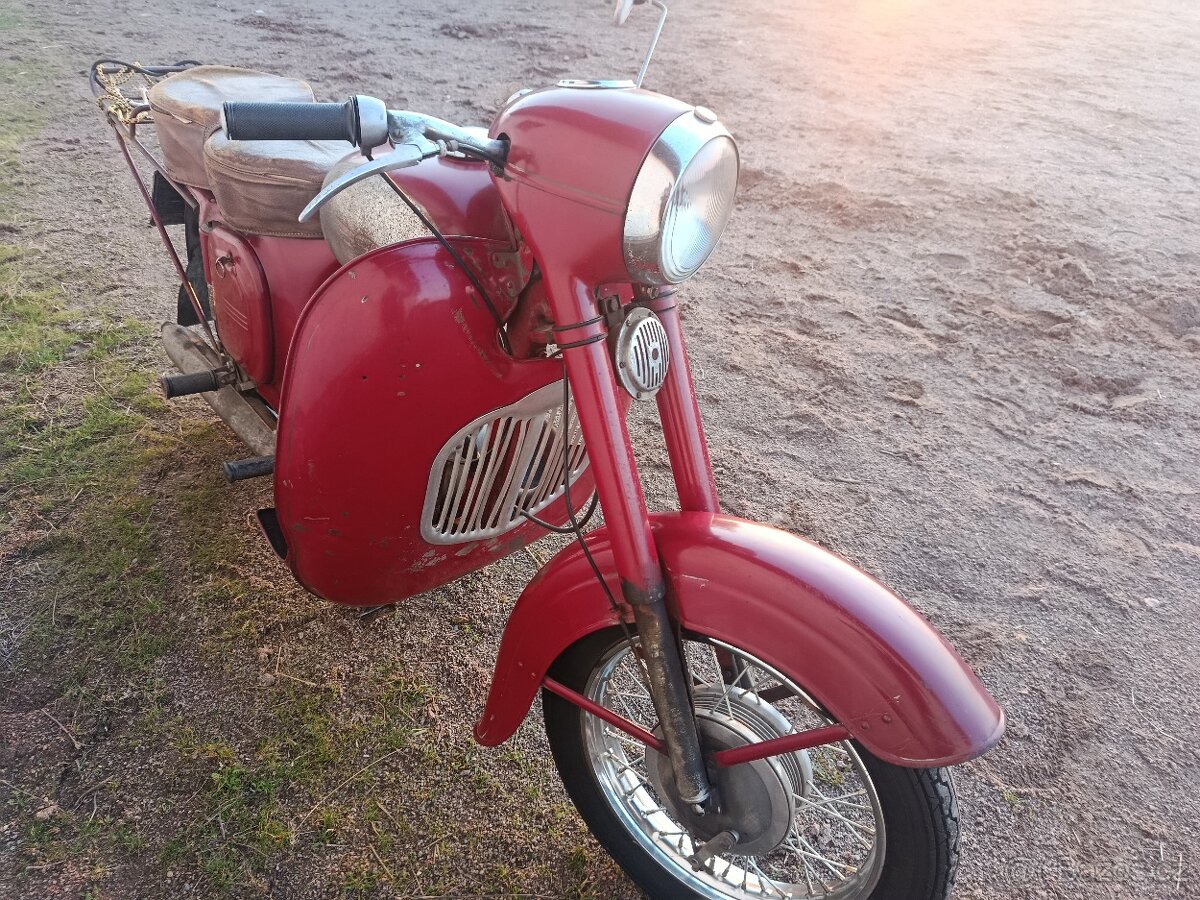 Jawa 250 - 4