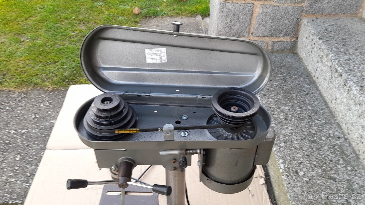 Stará poctivá sloupová vrtačka Einhell - 4