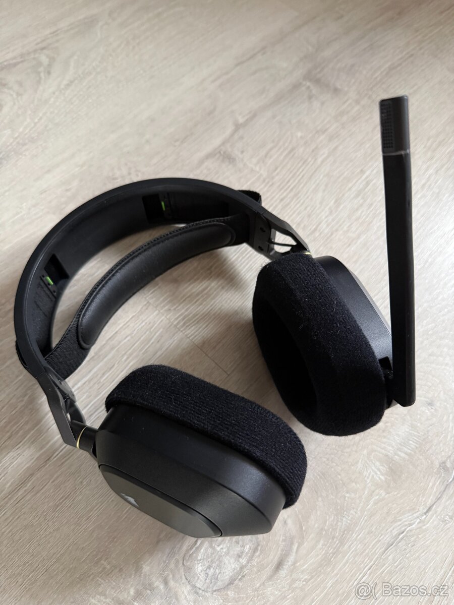 Herní sluchátka Corsair HS80 RGB Wireless - 4