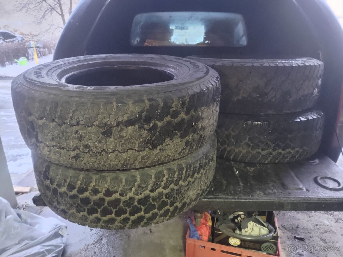 Good Year Wrangler AT 255/75 R17