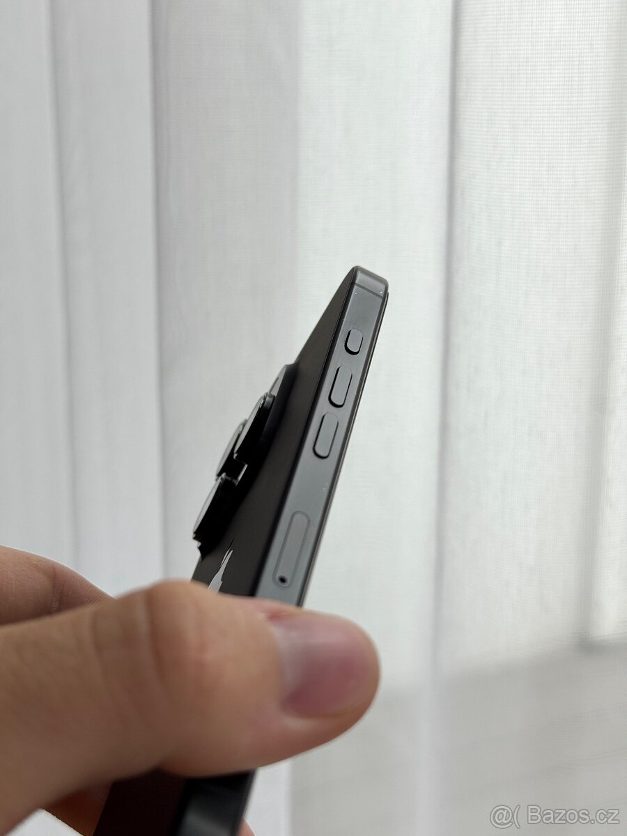 Prodám rok starý IPhone 16 Pro 256Gb - 4