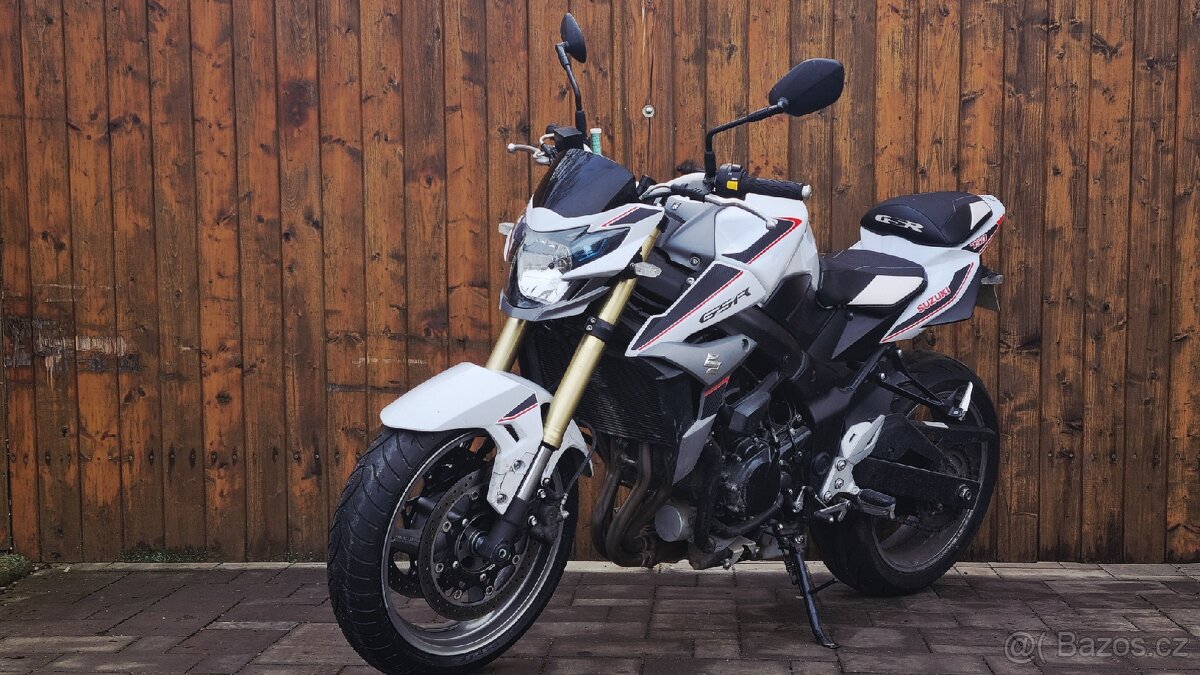 SUZUKI GSR 750 2014 - 4