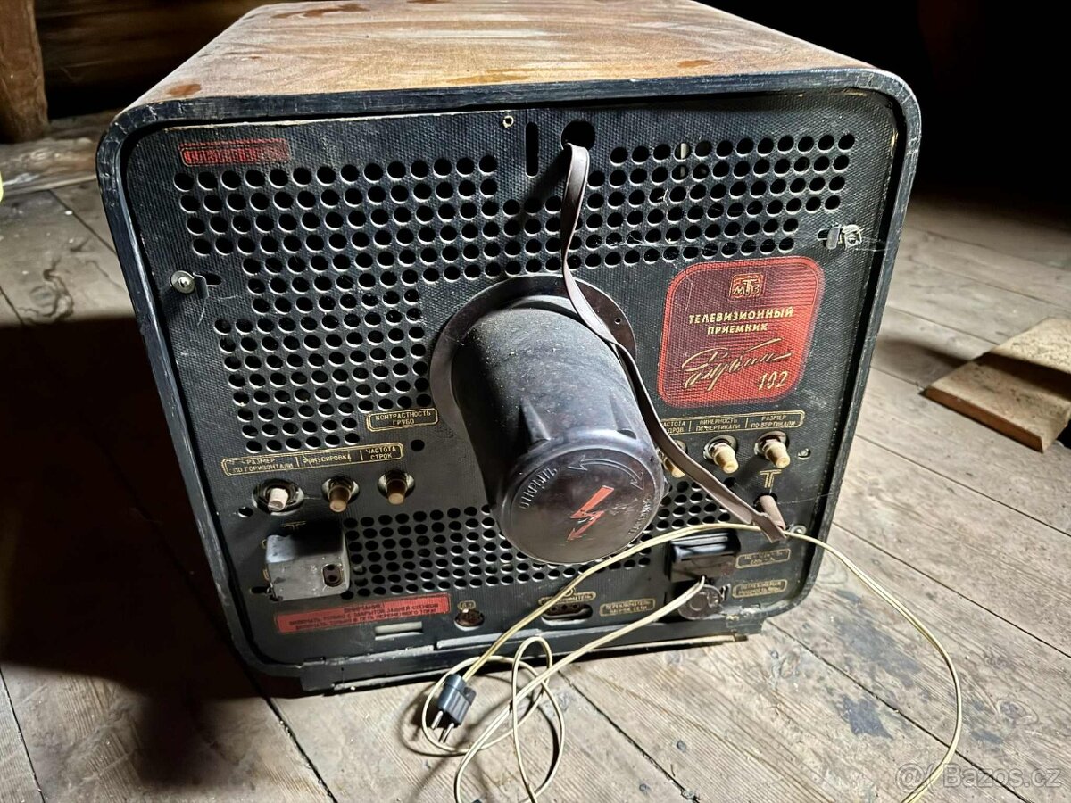 Retro sovětský černobílý televizor „Рекорд 102“ (Rekord 102) - 4