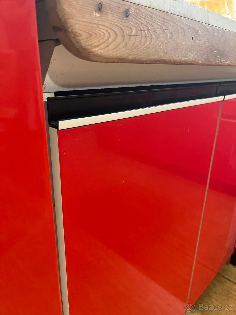Kuchyňská linka červený lesk - 4