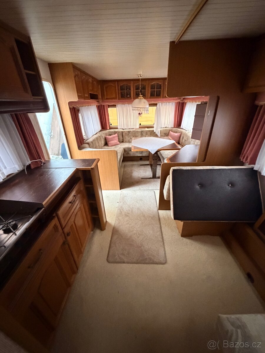 Karavan obytný přívěs Hobby TOP STAV - 4