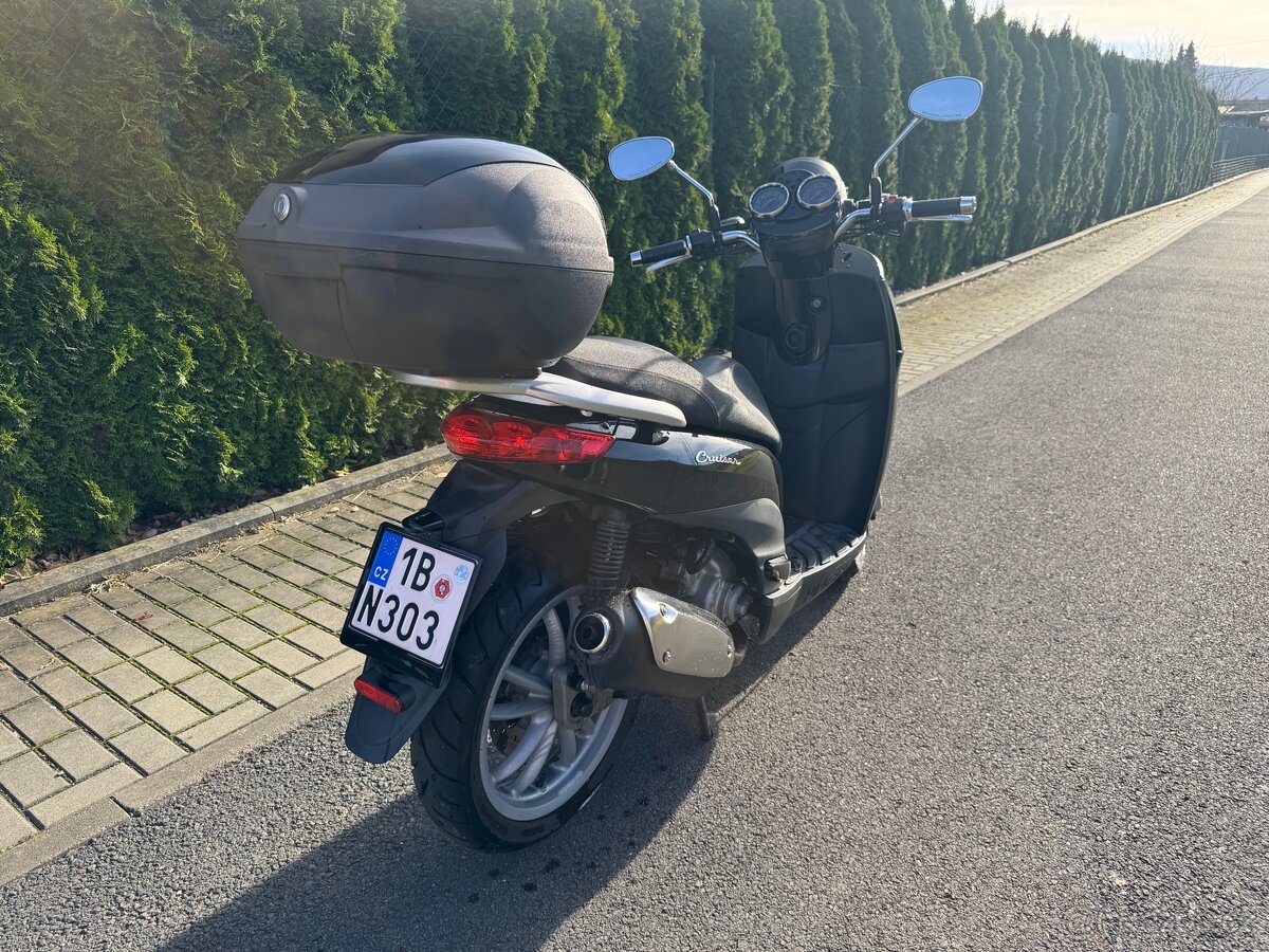 Piaggio Cruiser 300i - 4