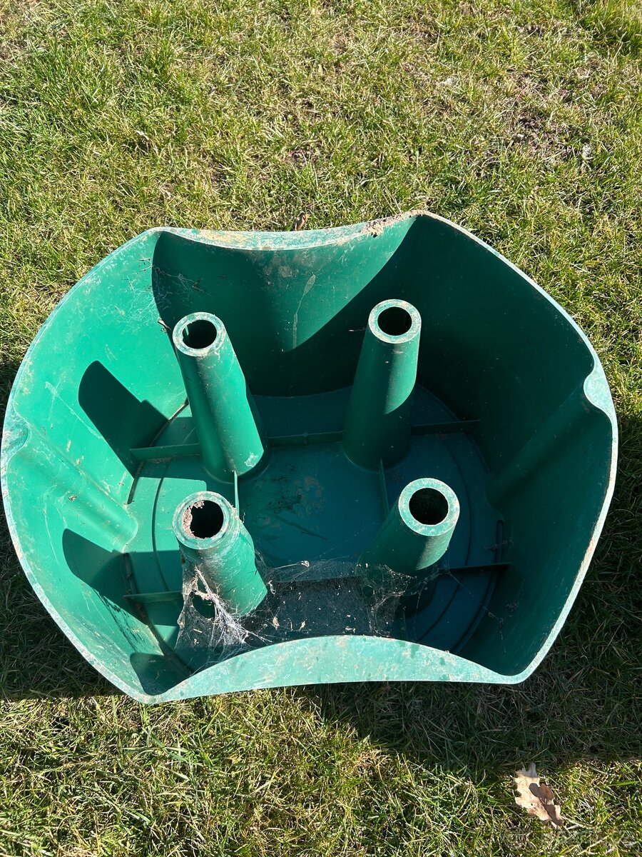 Podstavec pod sud 2 x - 4