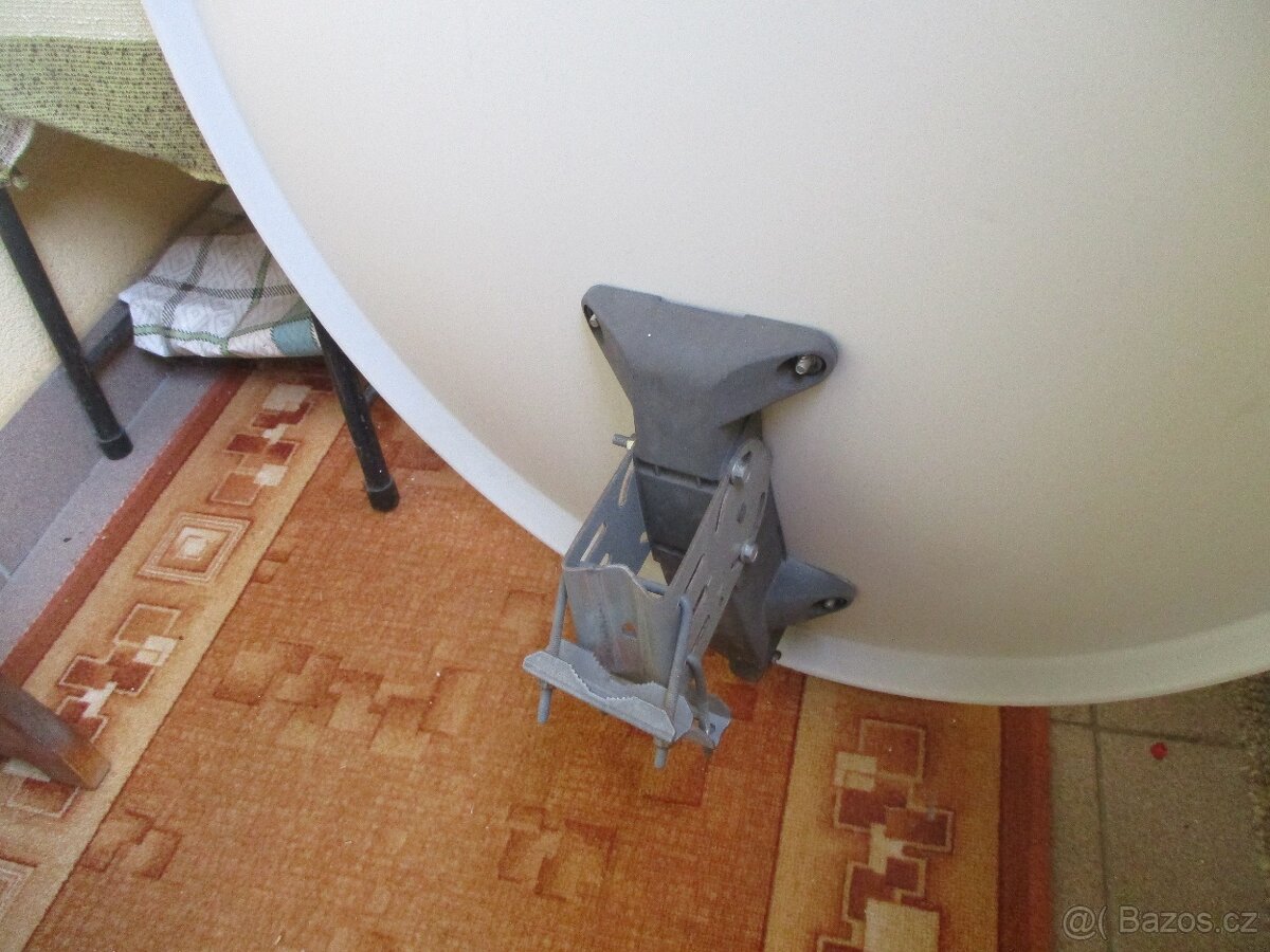 SATELITNÍ PŘIJÍMAČ + KONZOLE - 4