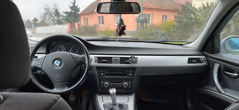 BMW 325 D, řada 3 2,5 L - 145KW - 4