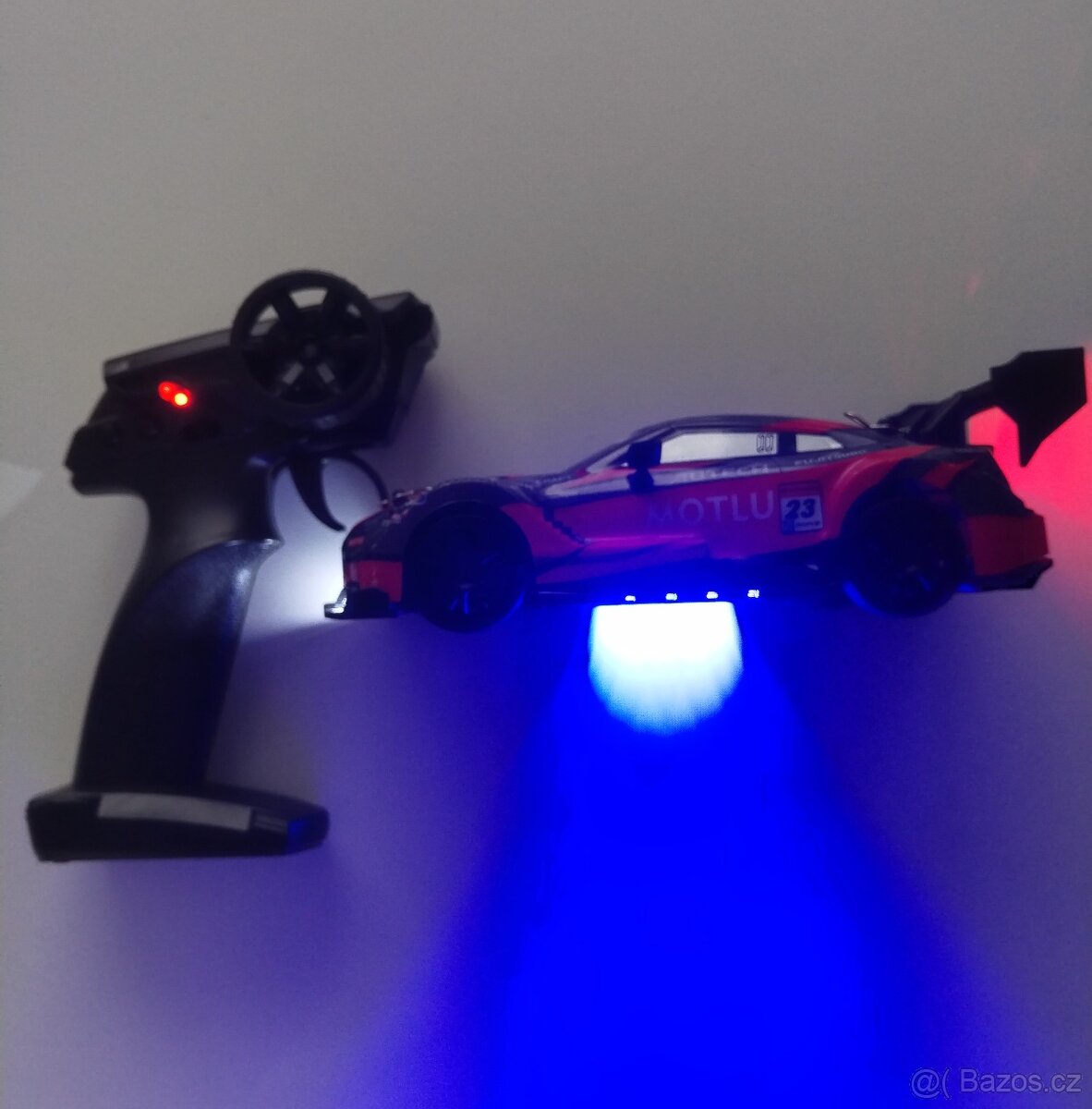 RC auto Nissan 1:24 - 4