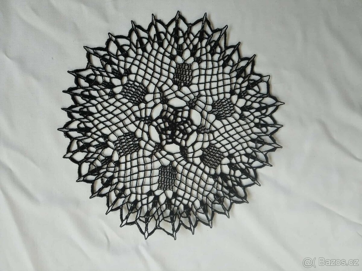 Ručně háčkované bavlněné naškrobené dečky 35 - 38 cm - 4