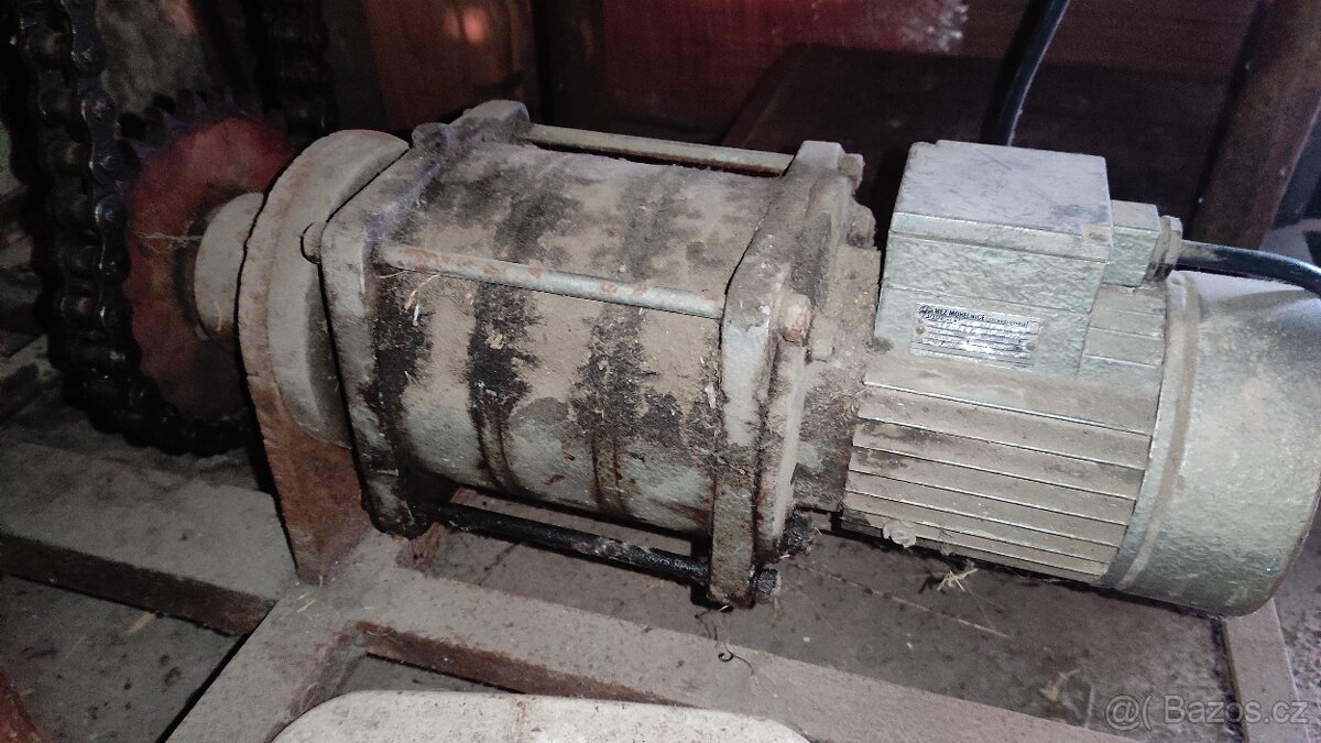 Prodám elektromotor s převodovkou - 4