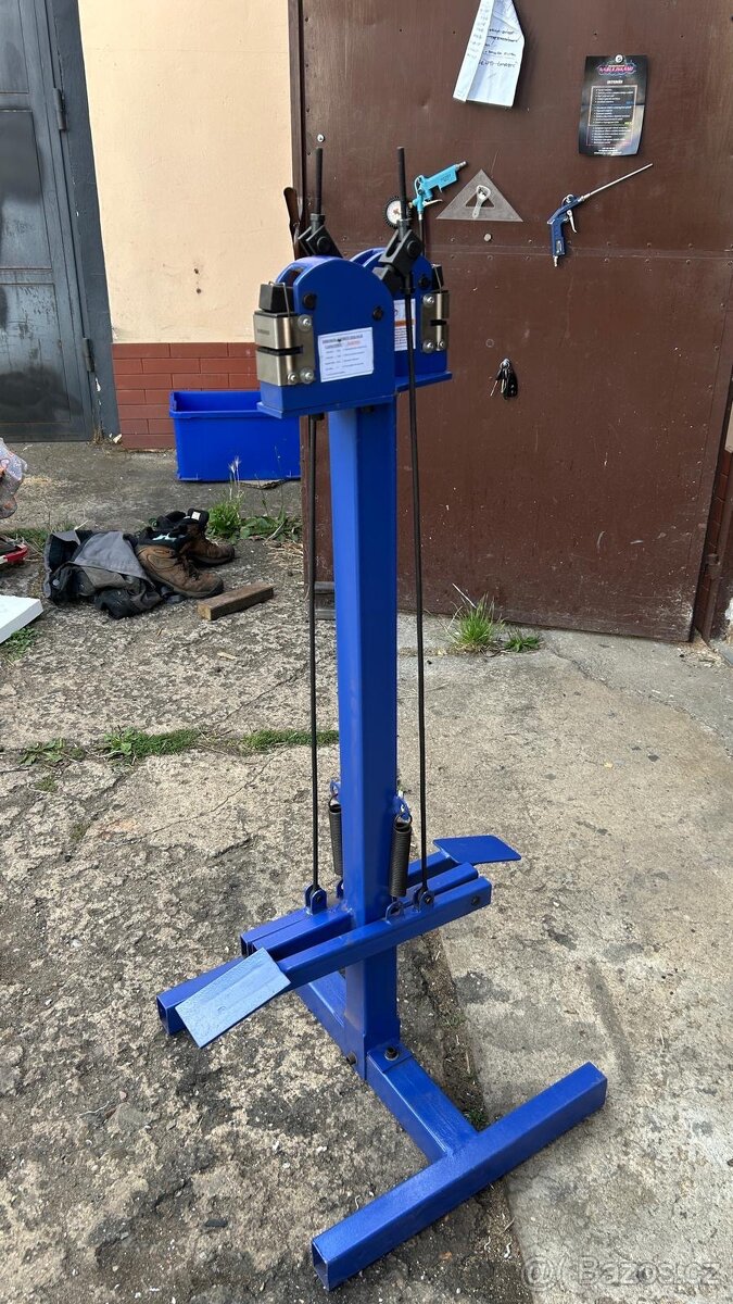 3 kusy karosářského vybavení - 4