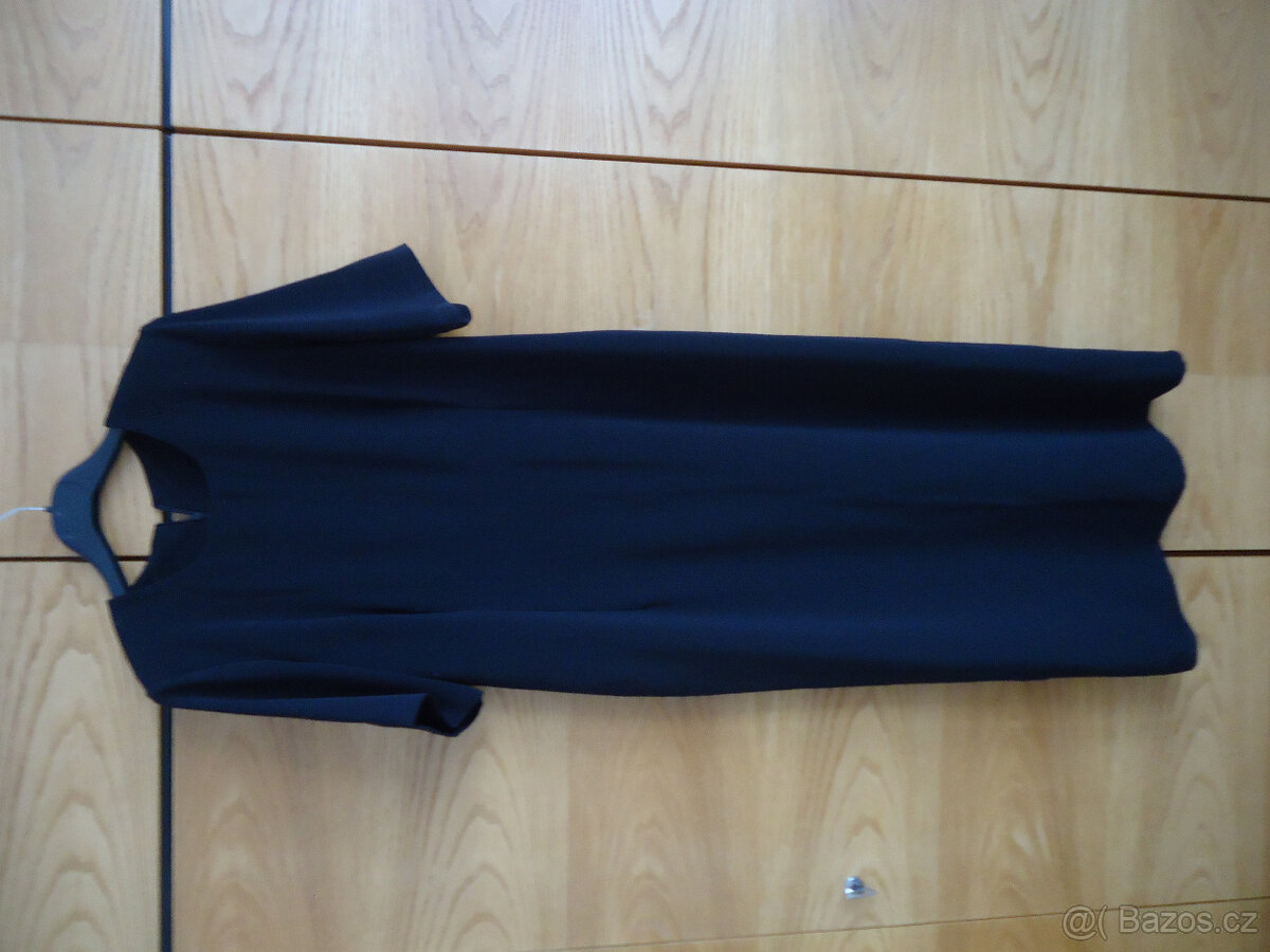 Pouzdrové dámské šaty - 4