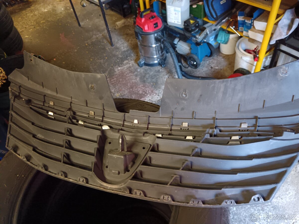 Dacia Logan 2012 grill - 4