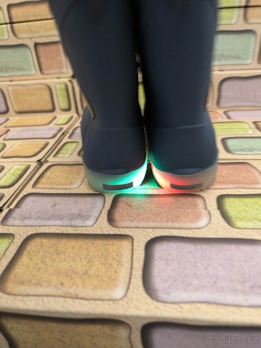 Zateplené blikající holínky vel. 26/27 - 4