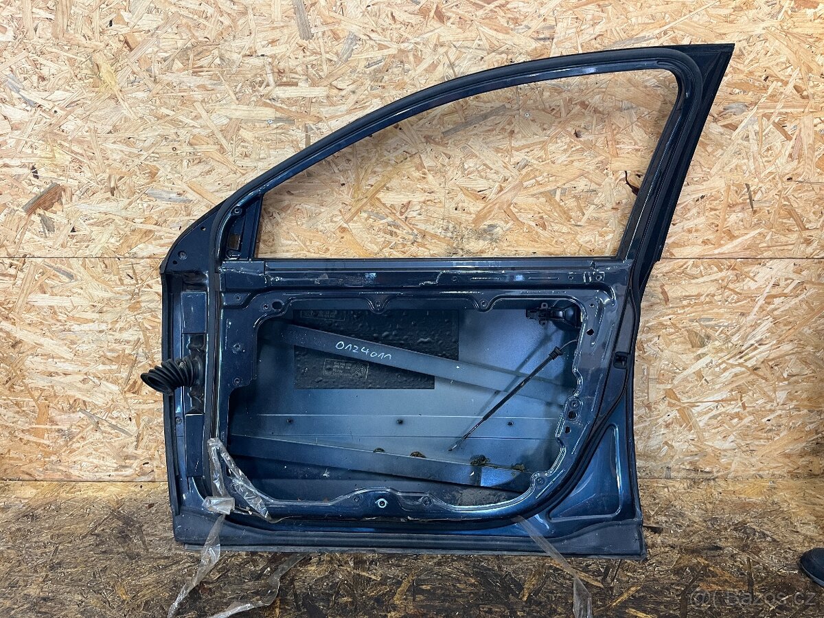 ODSTROJENÉ PRAVÉ PŘEDNÍ DVEŘE VOLKSWAGEN PHAETON - 4