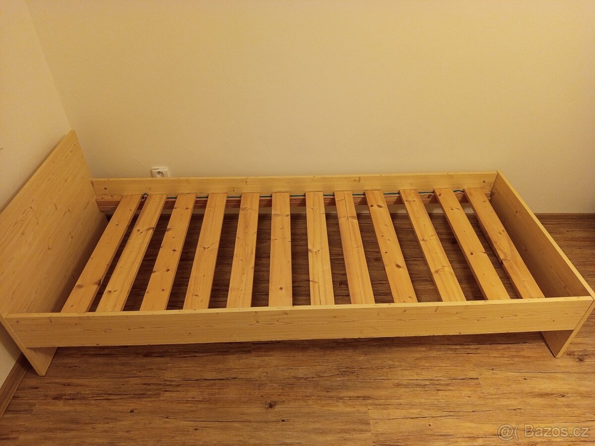 Postel dřevěná s roštem a matrací - 4