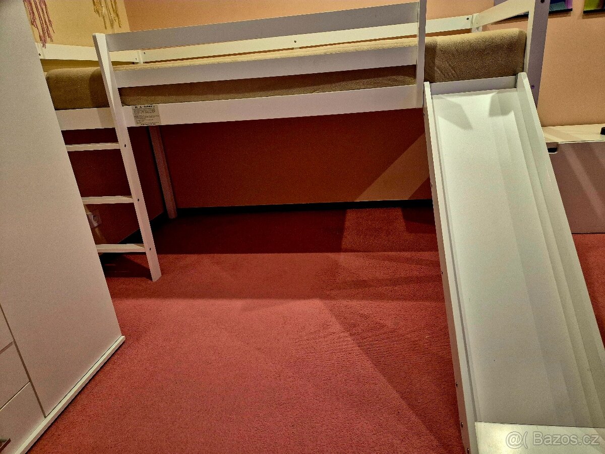 Postel se skluzavkou - 4