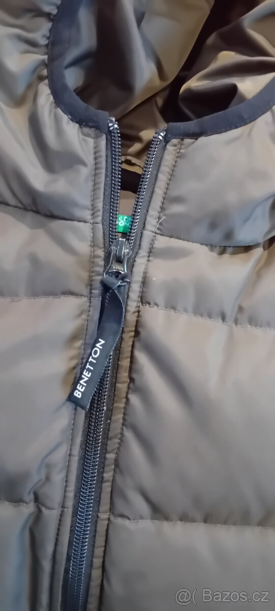 Zánovní chlapecká prošívaná vesta zn.Benetton vel .120 - 4