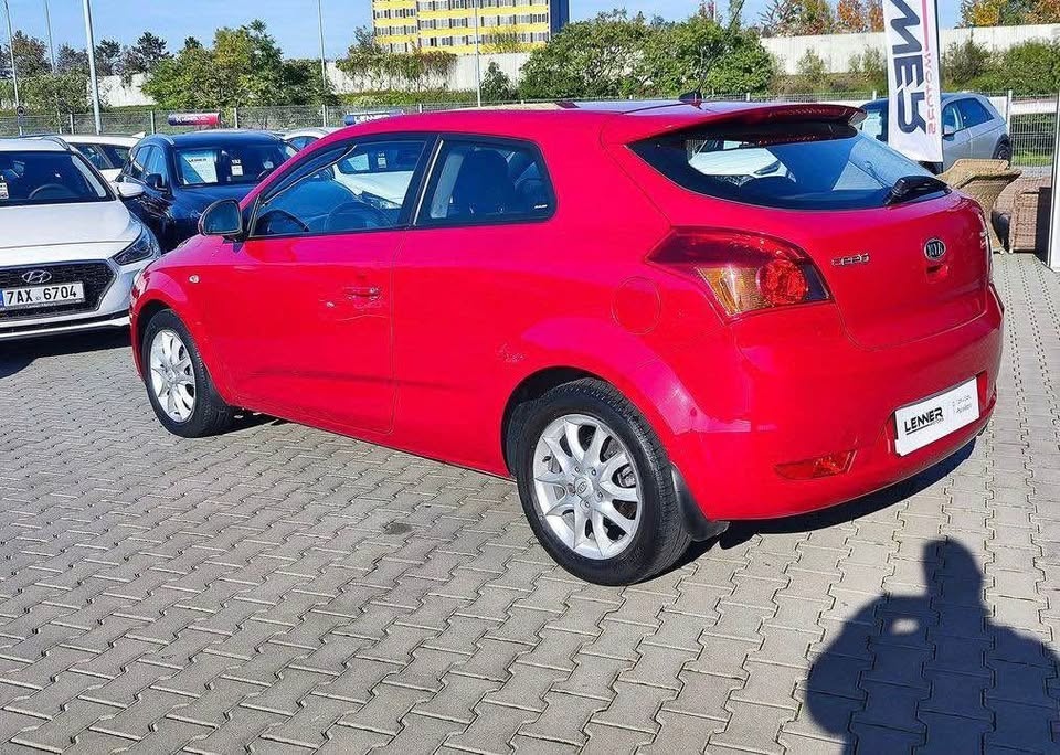 Kia ProCeed 2008, 2.0 CRDI / 104 kW (141 koní) – Hatchback - 4