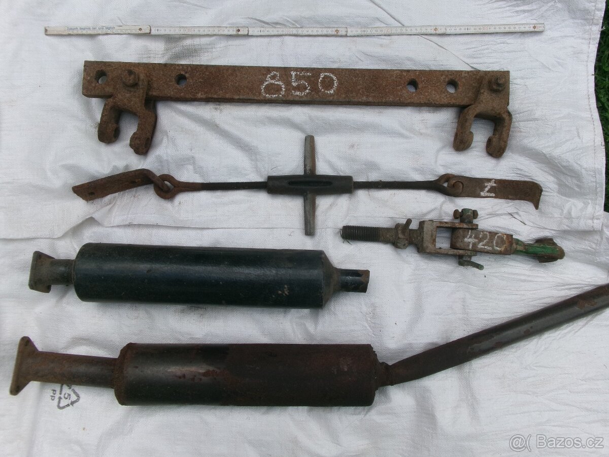 prodám ojeté pláště kol na traktor Zetor 30, nádrž, závěsnou - 4