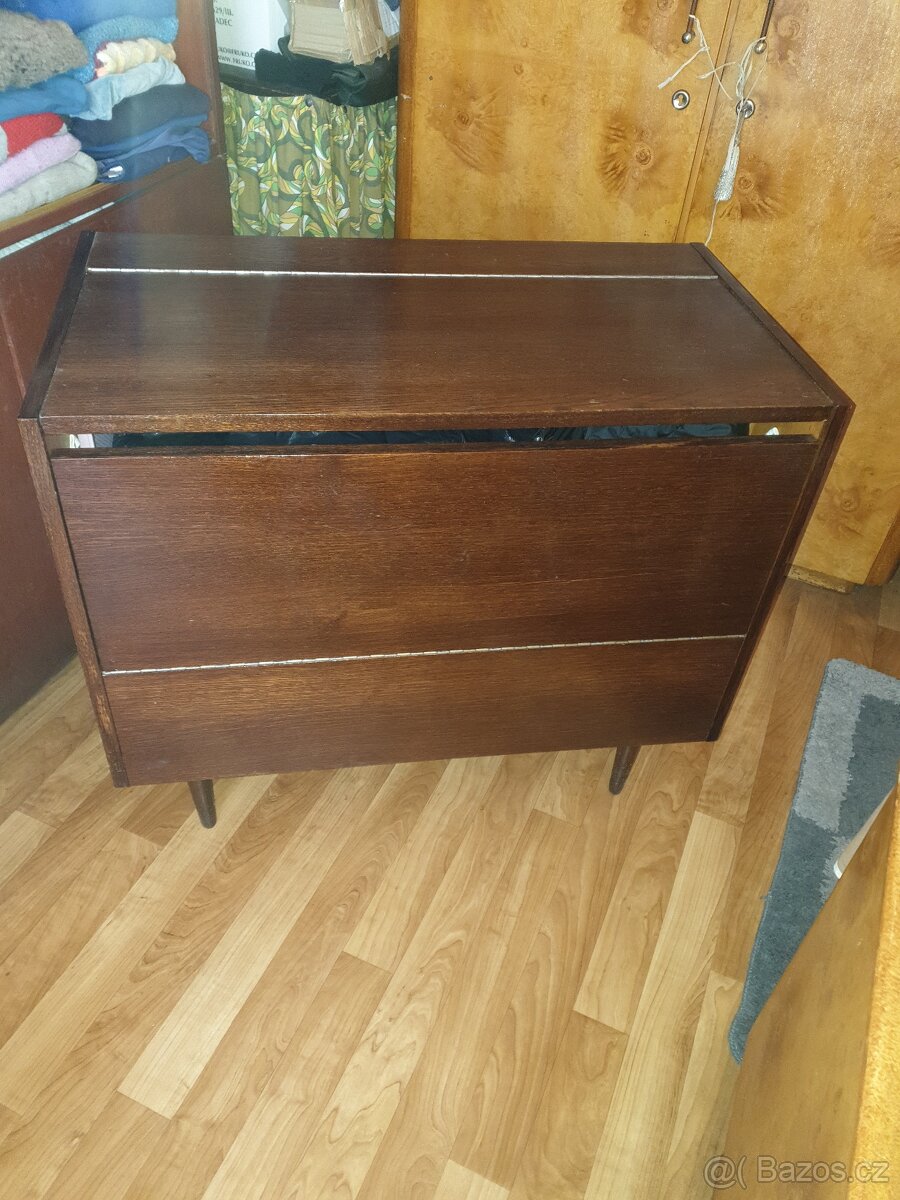 Starší nábytek - 4